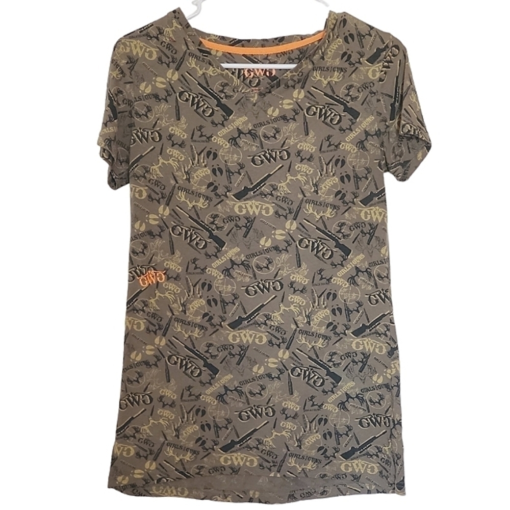 1015 * Girls with Guns Camo V Neck Tee Tan/Green Size Unknown